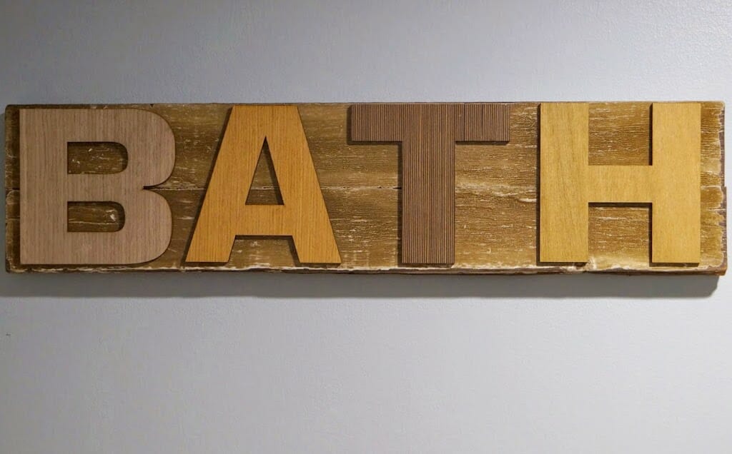 DIY Reclaimed Wood Bath Sign