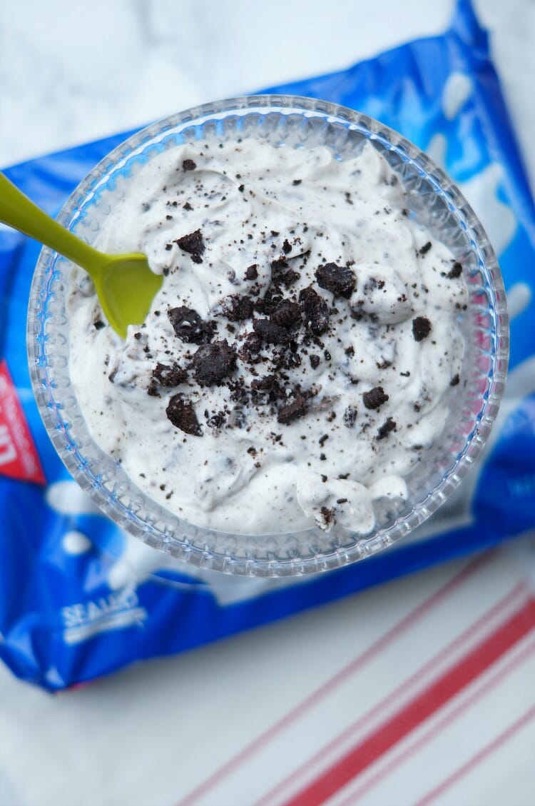Cookies and Cream Cheesecake Dip
